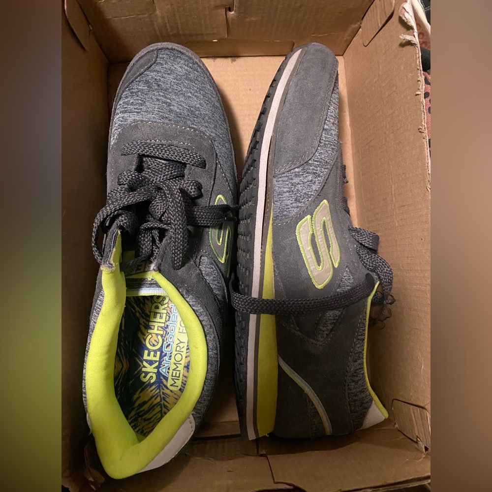 Sketchers Memory Foam Shoes (9.5)